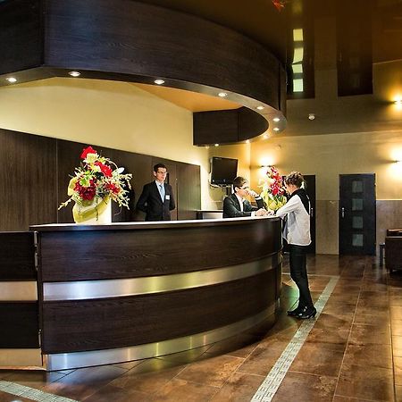 Hotel Monttis Sucha Beskidzka Bagian luar foto
