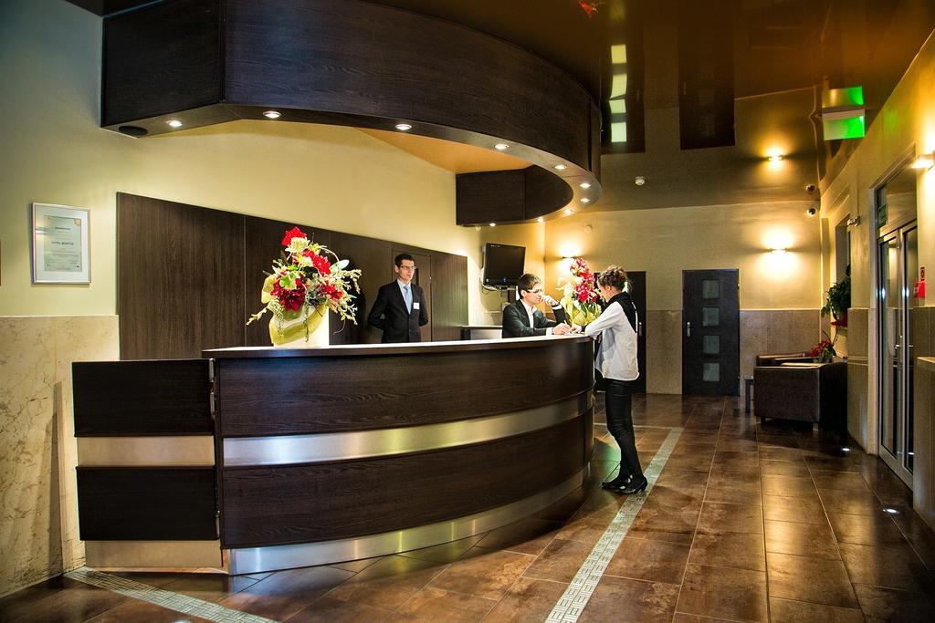 Hotel Monttis Sucha Beskidzka Bagian luar foto