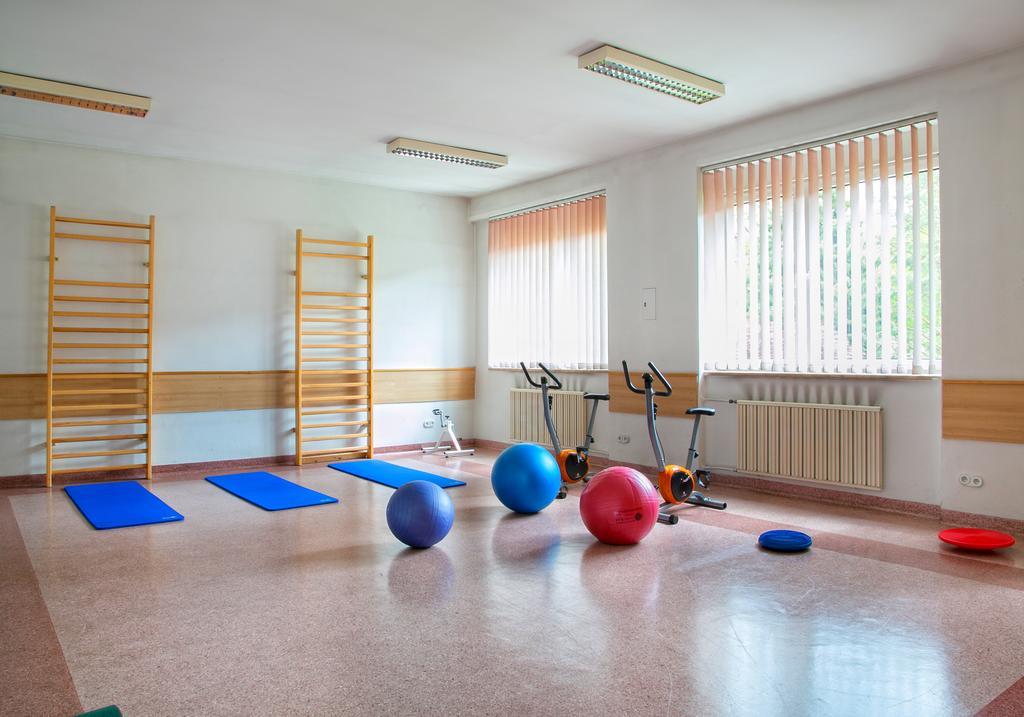 Hotel Monttis Sucha Beskidzka Bagian luar foto