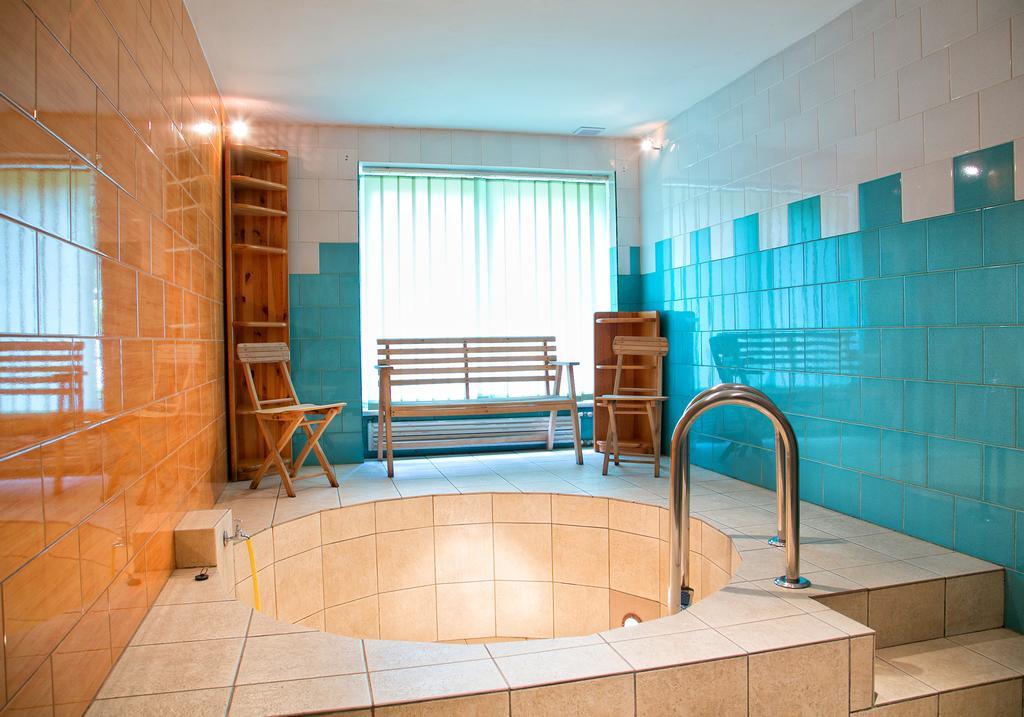 Hotel Monttis Sucha Beskidzka Bagian luar foto
