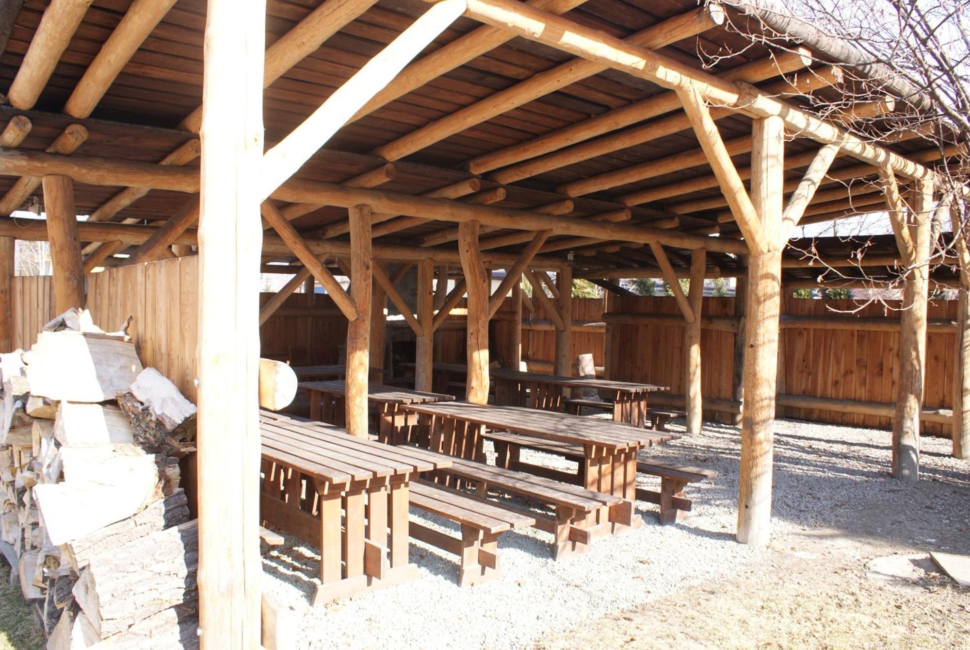 Hotel Monttis Sucha Beskidzka Bagian luar foto