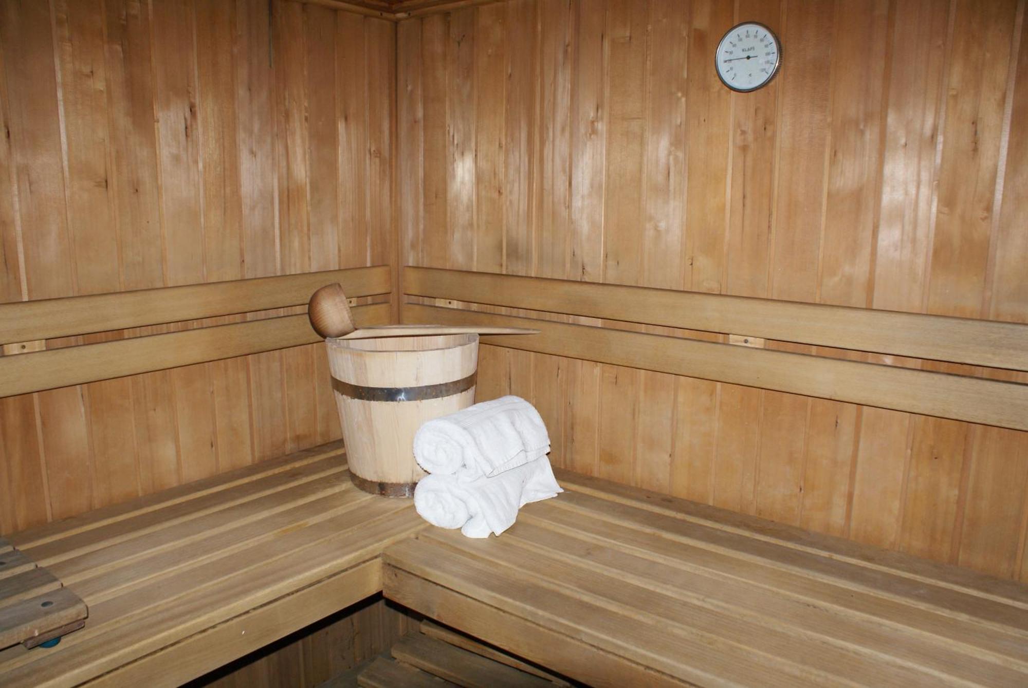 Hotel Monttis Sucha Beskidzka Bagian luar foto