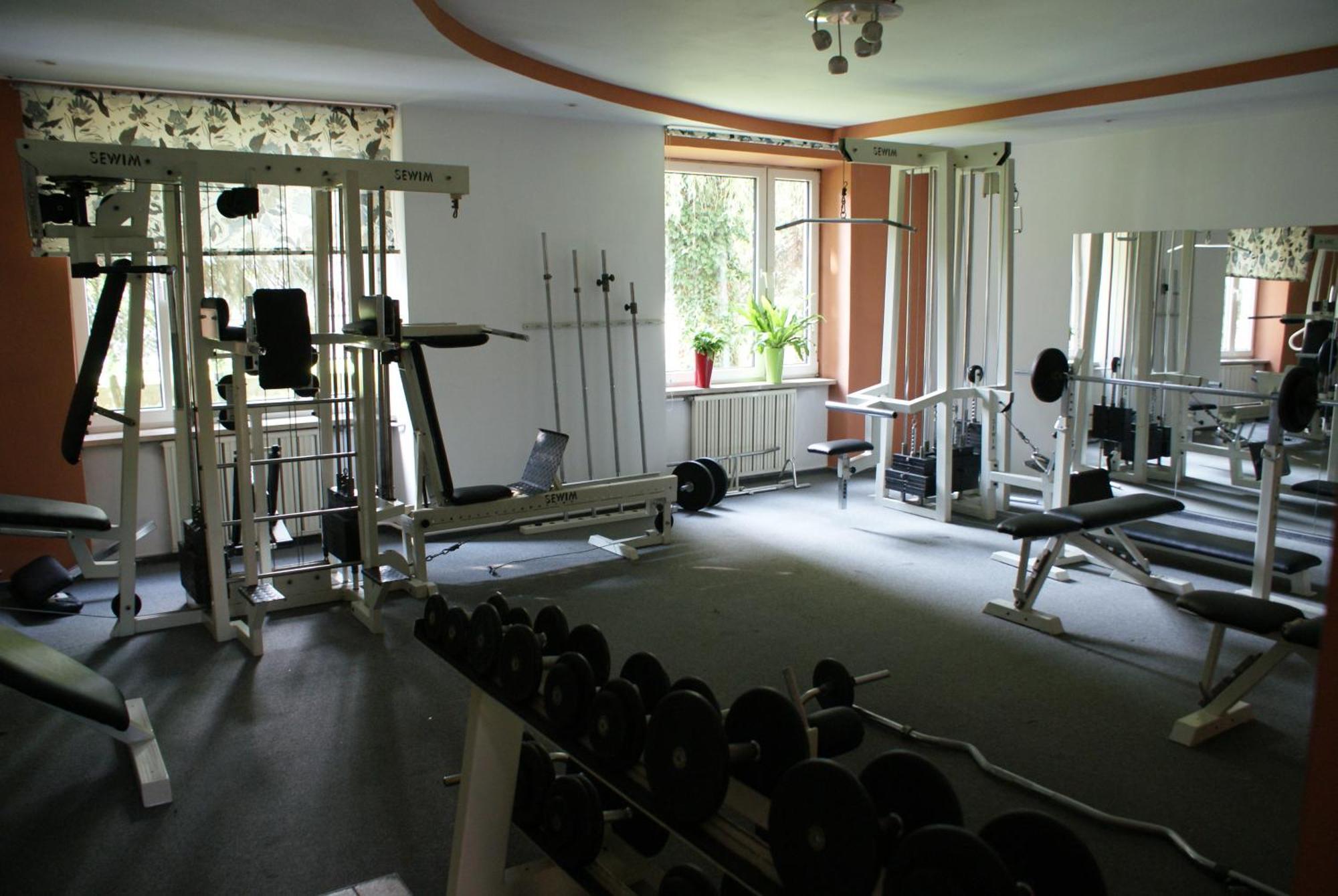 Hotel Monttis Sucha Beskidzka Bagian luar foto