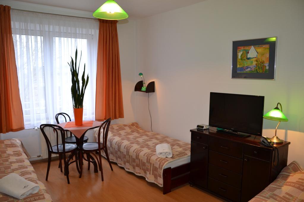 Hotel Monttis Sucha Beskidzka Bagian luar foto