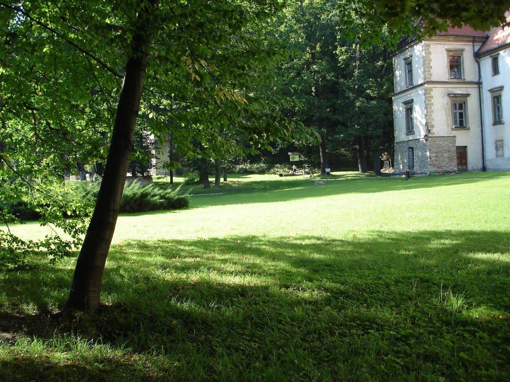Hotel Monttis Sucha Beskidzka Bagian luar foto