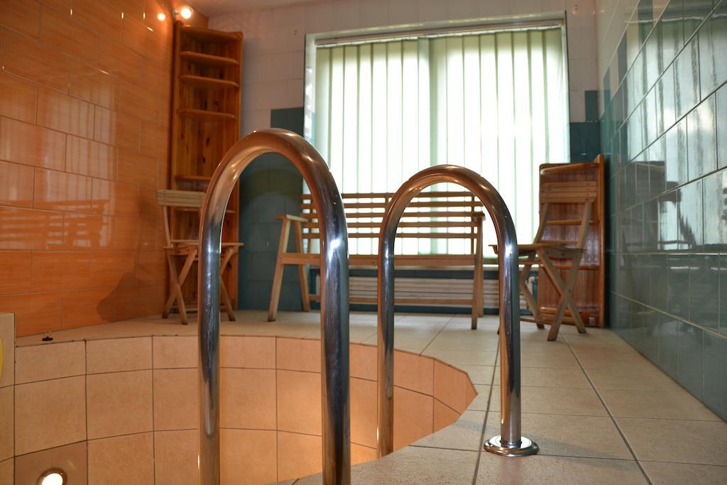 Hotel Monttis Sucha Beskidzka Bagian luar foto