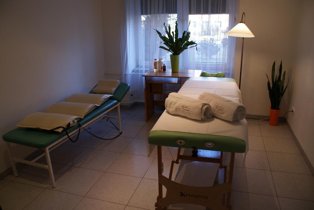 Hotel Monttis Sucha Beskidzka Bagian luar foto
